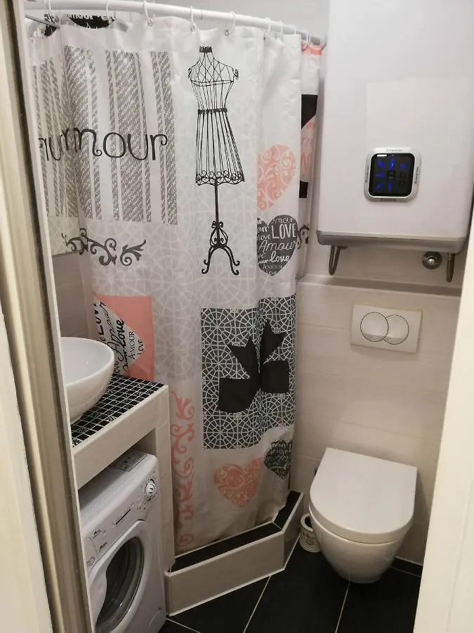 Ichill Apartment Pula 0*,  Croatia